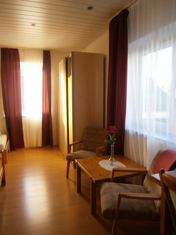 Hotel Strauss Waldbronn Ruang foto