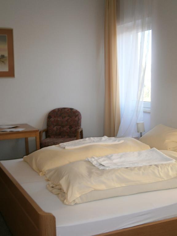 Hotel Strauss Waldbronn Ruang foto