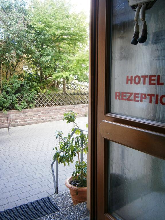 Hotel Strauss Waldbronn Bagian luar foto