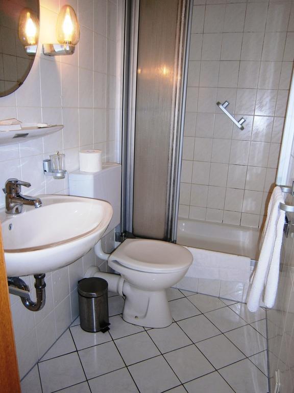 Hotel Strauss Waldbronn Ruang foto